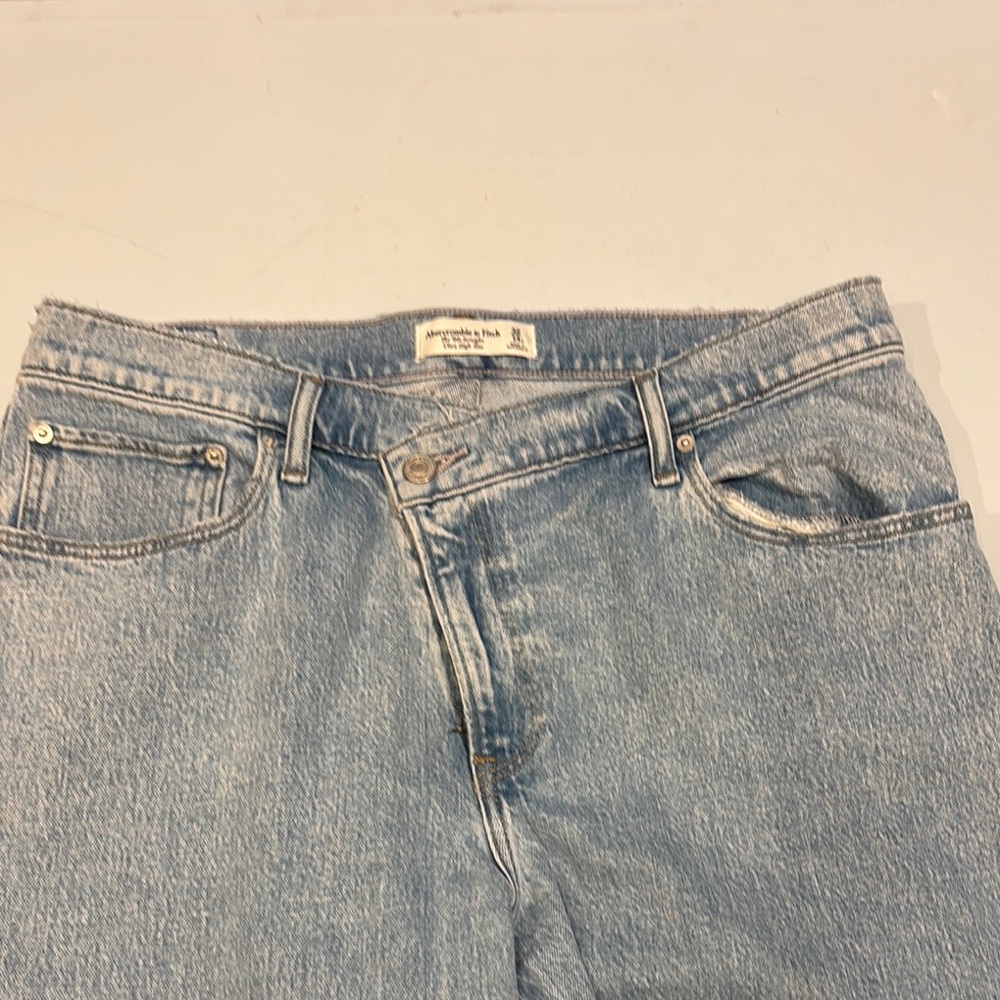 Levi's Light Wash Denim Jeans